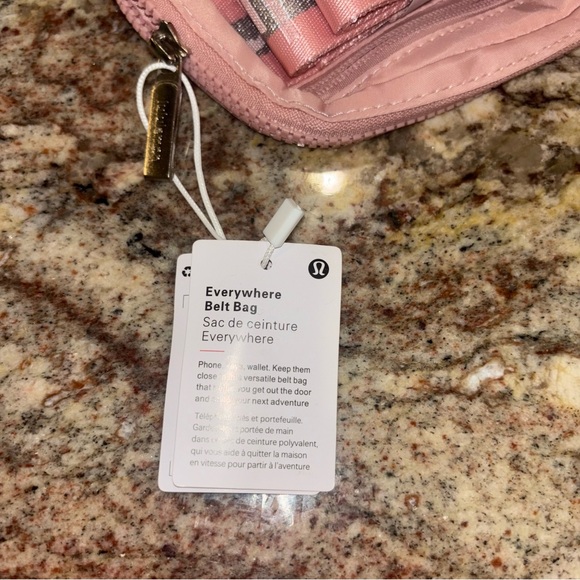 Lululemon Everywhere Belt Bag NWT - Picture 7 of 11
